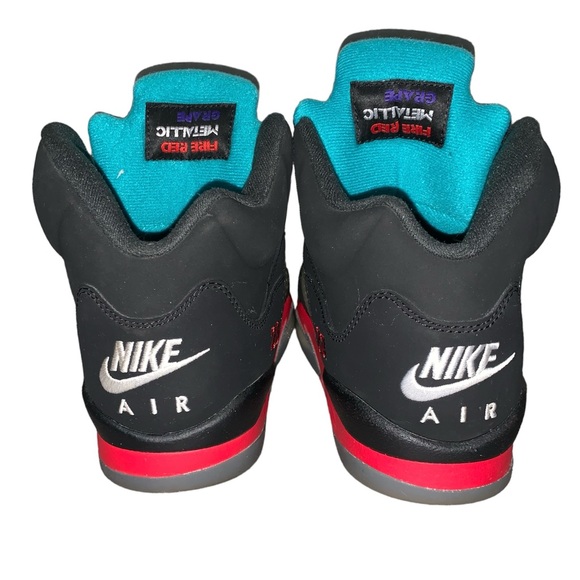 Nike Air Jordan Retro 5 Top 3 Grape Fire Red Metallic Youth Size 7Y CZ2989-001 - Picture 4 of 9